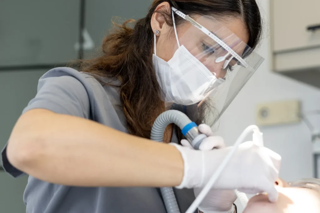 Professionelle Zahnreinigung Bad Oldesloe im eigenen Prophylaxezimmer